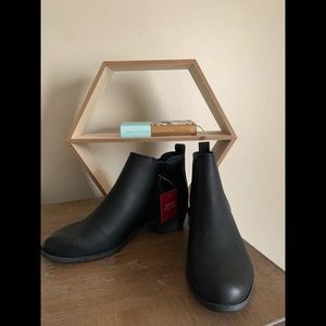<SO Apparel> BRAND NEW Black Boots/Booties